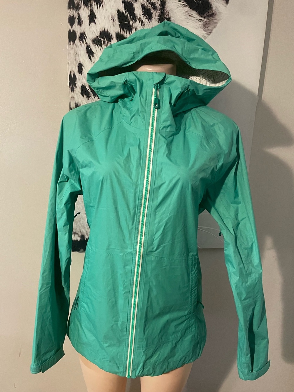 Mountain Hardwear woman’s exponent Rain jacket hoodie waterproof coat light M